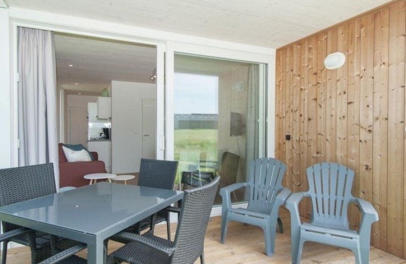 Strand49 design cabin veranda